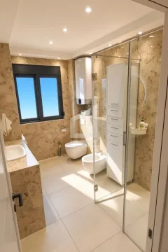 Moderne kupatilo sa tuš kabinom, WC šoljom, bideom i prozorom. - image 7