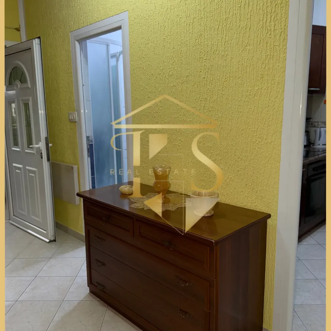 Izdavanje, dvosoban stan, 70m², Centar, Tivat