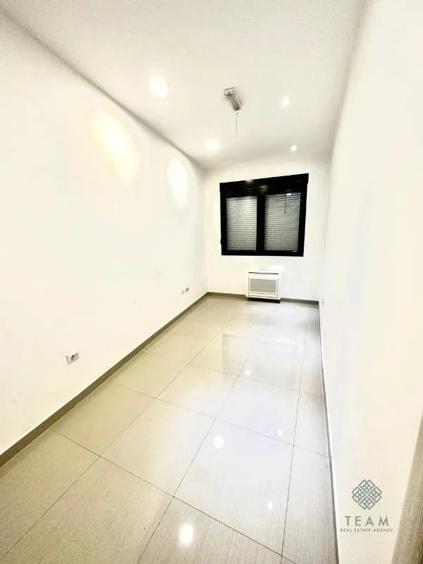 Izdavanje, poslovni prostor, 200m², Centar, Podgorica