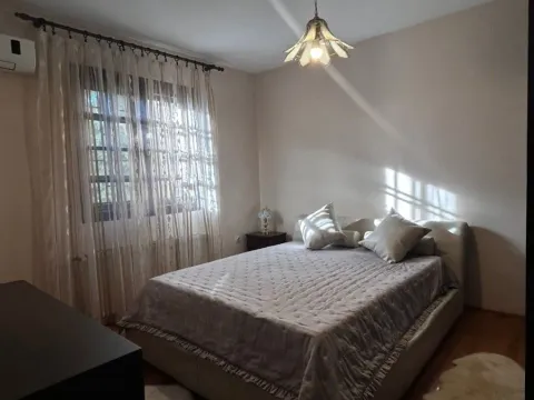 Izdavanje, kuća, 300m², Dedinje Beli Dvor, Dedinje Sve Podlokacije - image 10