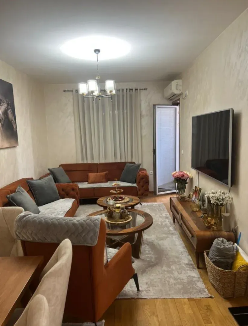 Izdavanje, dvosoban stan, 60m², Pobrežje, Podgorica