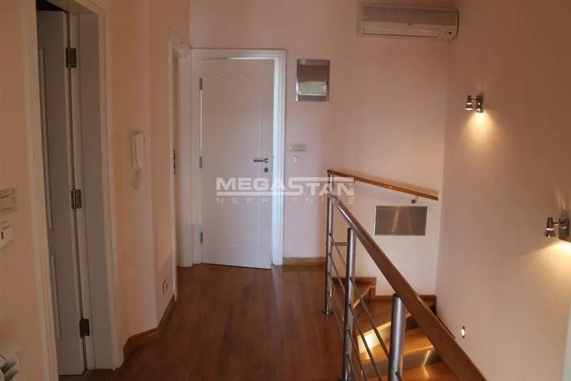 Prodaja, kuća, 215m², Savski Venac, Beograd