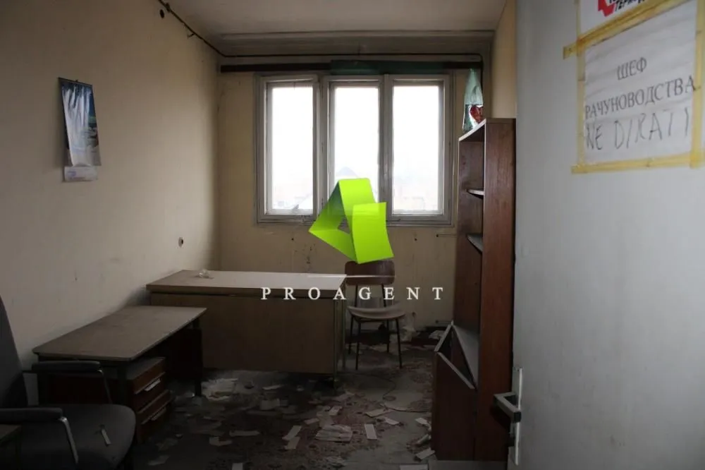 Rent, office space, 828m², Medijana, Niš