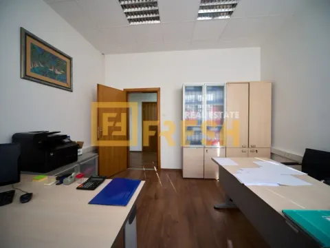 Izdavanje, poslovni prostor, 135m², Gintaš, Podgorica - image 7