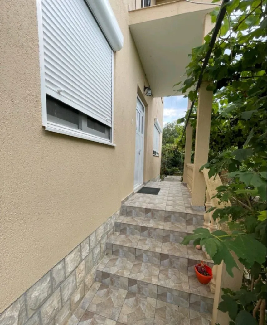 Rent, house, 94m², Lastva Grbaljska, Kotor