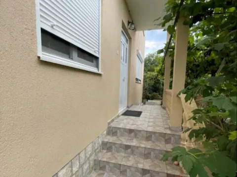 Izdavanje, kuća, 94m², Lastva Grbaljska, Kotor - image 8