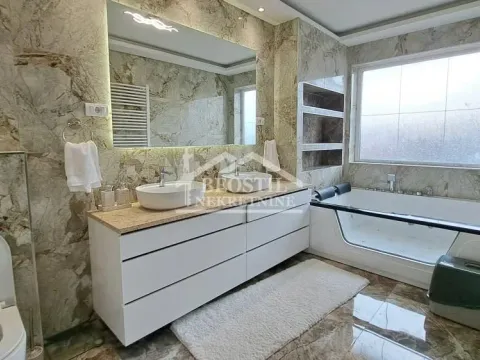 Sale, house, 220m², Palilula Sve Podlokacije, Beograd - image 8