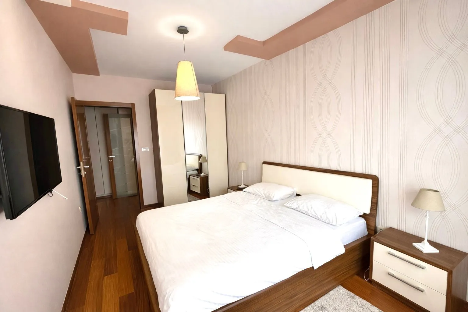 Izdavanje, dvosoban stan, 75m², Centar, Podgorica