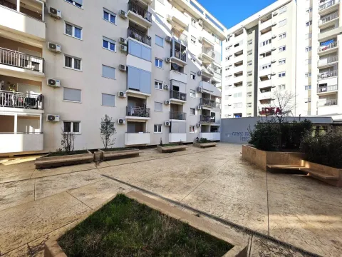 Rent, apartment, 65m², Zagorič, Podgorica - image 13