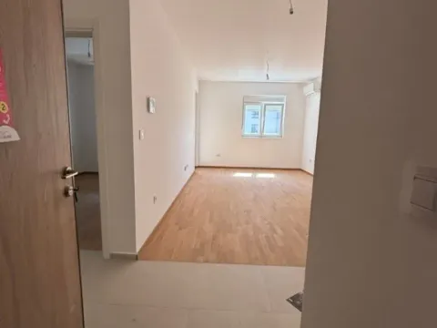 Prodaja, jednosoban stan, 48m², Stari Aerodrom, Podgorica - image 4