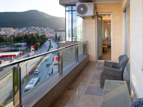 Izdavanje, dvosoban stan, 109m², Budva, Crna Gora - image 18