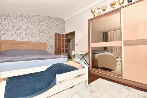 Rent, house, 175m², Vranići, Podgorica - image 11