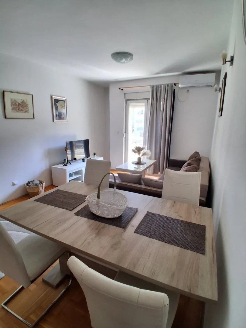 Izdavanje, jednosoban stan, 40m², Stari Aerodrom, Podgorica