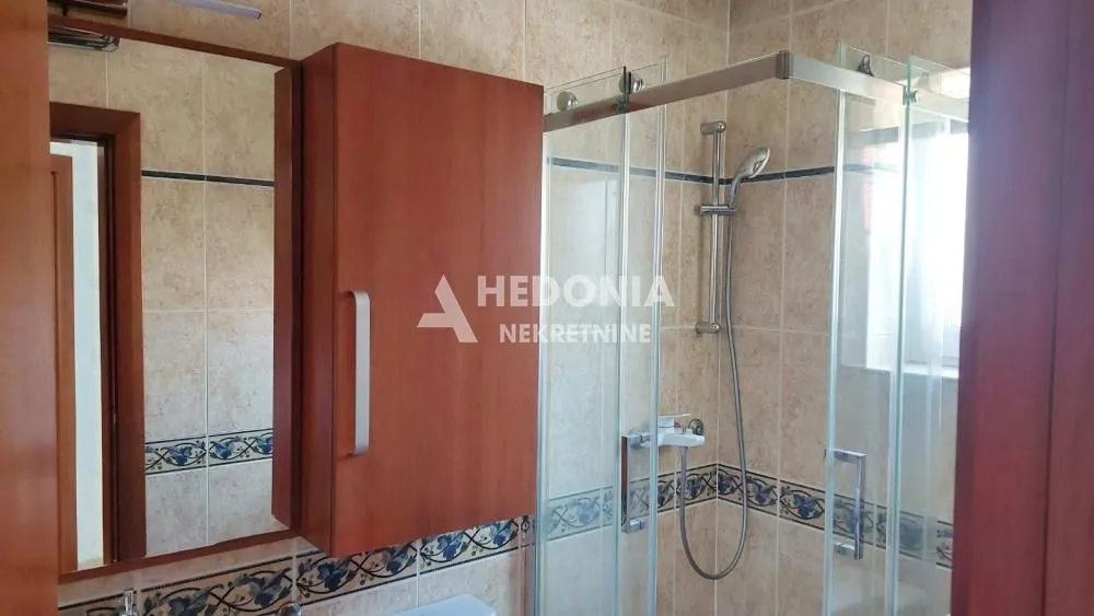 Prodaja, četvorosoban stan, 98m², Zemun Sve Podlokacije, Beograd