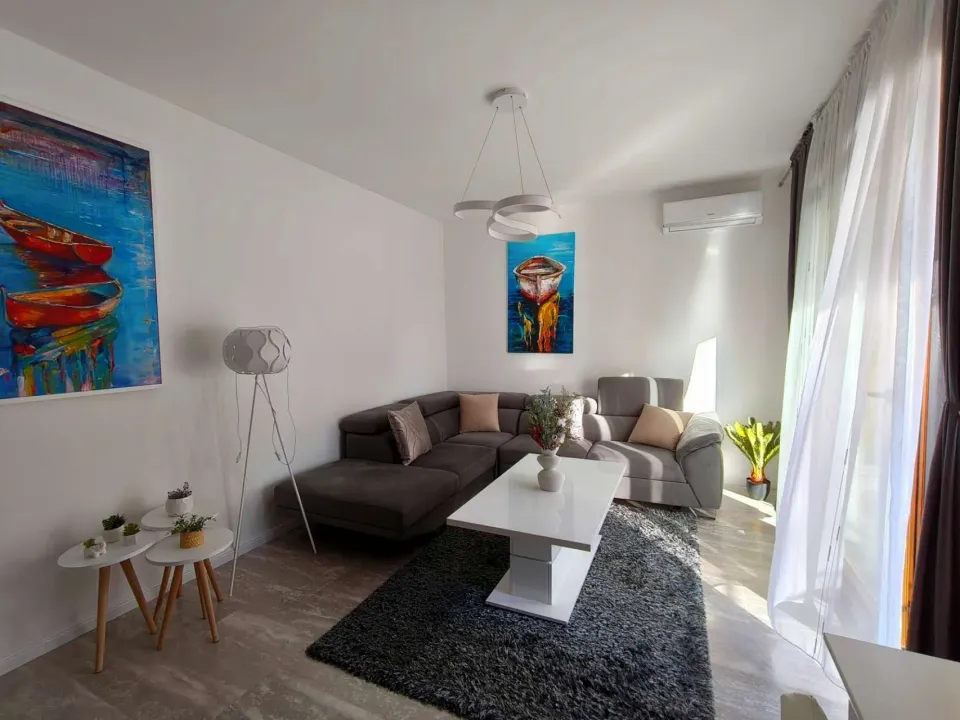 Izdavanje, jednosoban stan, 63m², Donja Lastva, Tivat