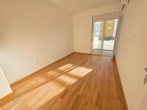 Prodaja, jednosoban stan, 45m², Pobrežje, Podgorica - image 2