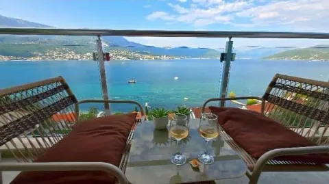 Izdavanje, dvosoban stan, 60m², Njivice, Herceg Novi - image 12