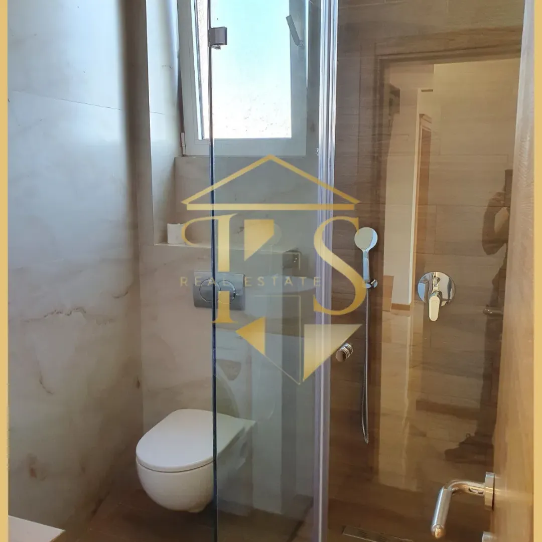Izdavanje, trosoban stan, 150m², Kalimanj, Tivat