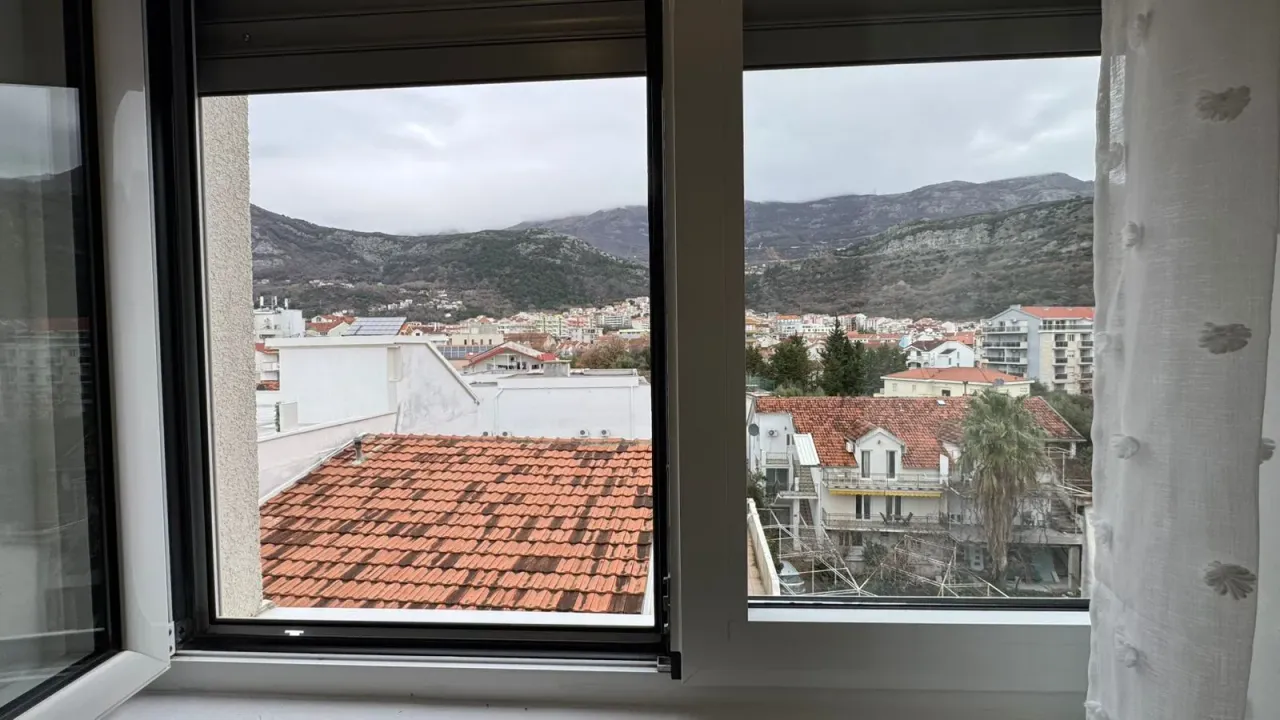 Izdavanje, dvosoban stan, 55m², Velji Vinogradi, Budva