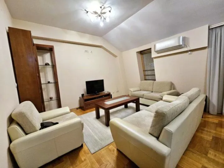 Izdavanje, jednosoban stan, 55m², 1 maj, Podgorica