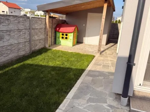 Prodaja, kuća, 143m², Centar, Inđija - image 5