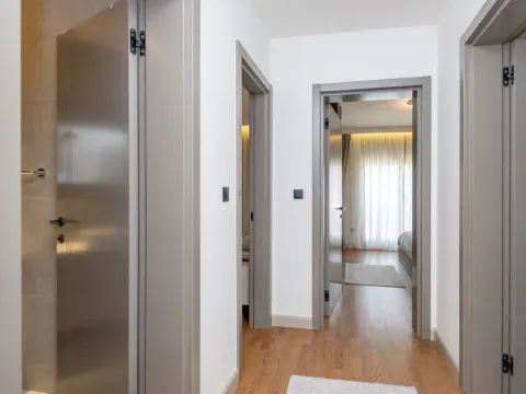 Izdavanje, kuća, 280m², Stari Aerodrom, Podgorica - image 6