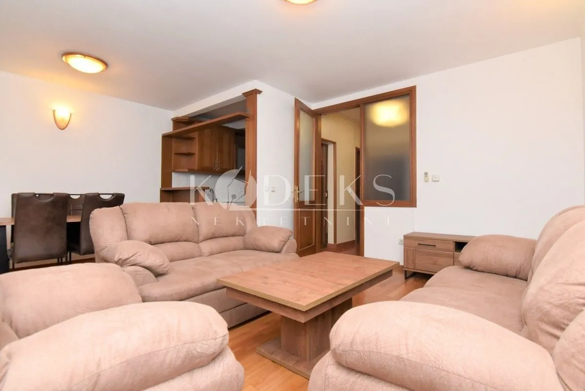 Izdavanje, dvosoban stan, 75m², Stara Varoš, Podgorica