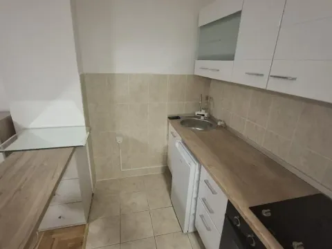 Izdavanje, garsonjera, 29m², Podbara, Novi Sad Sve Podlokacije - image 7