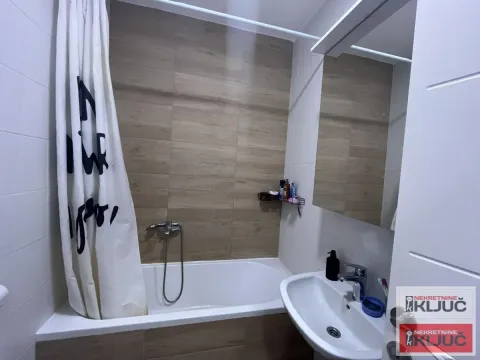 Izdavanje, garsonjera, 26m², Bulevar patrijarha Pavla, Novi Sad Sve Podlokacije - image 5