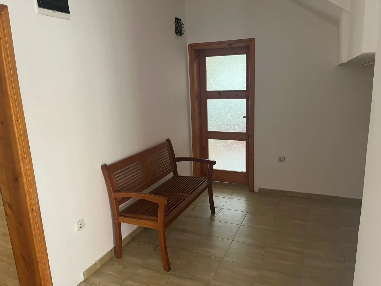 Izdavanje, jednosoban stan, 75m², Gruda, Cetinje