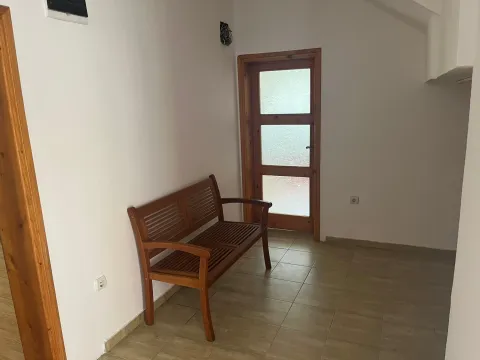Izdavanje, jednosoban stan, 75m², Gruda, Cetinje - image 10