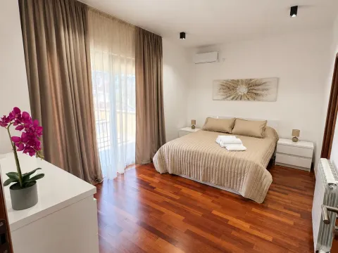 Rent, house, 250m², Utjeha, Bar - image 8