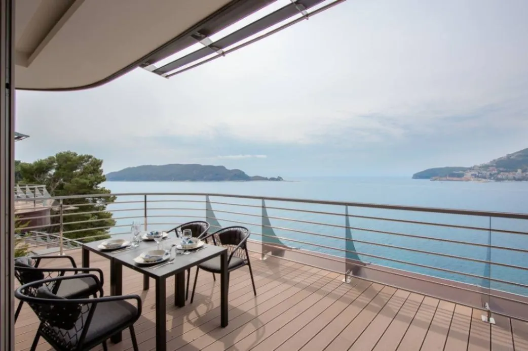 Rent, two bedroom apartment, 198m², Dukley Gardens, Budva