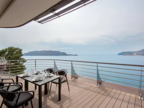 Rent, two bedroom apartment, 198m², Dukley Gardens, Budva