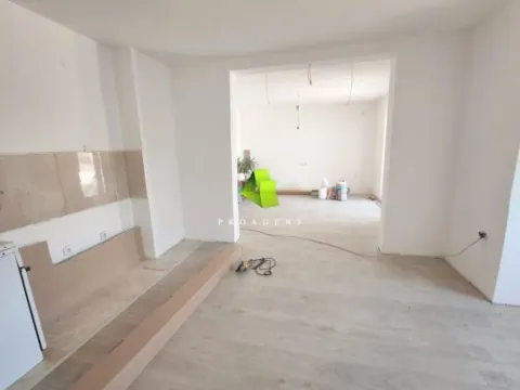 Prodaja, trosoban stan, 89m², Pantelej, Niš