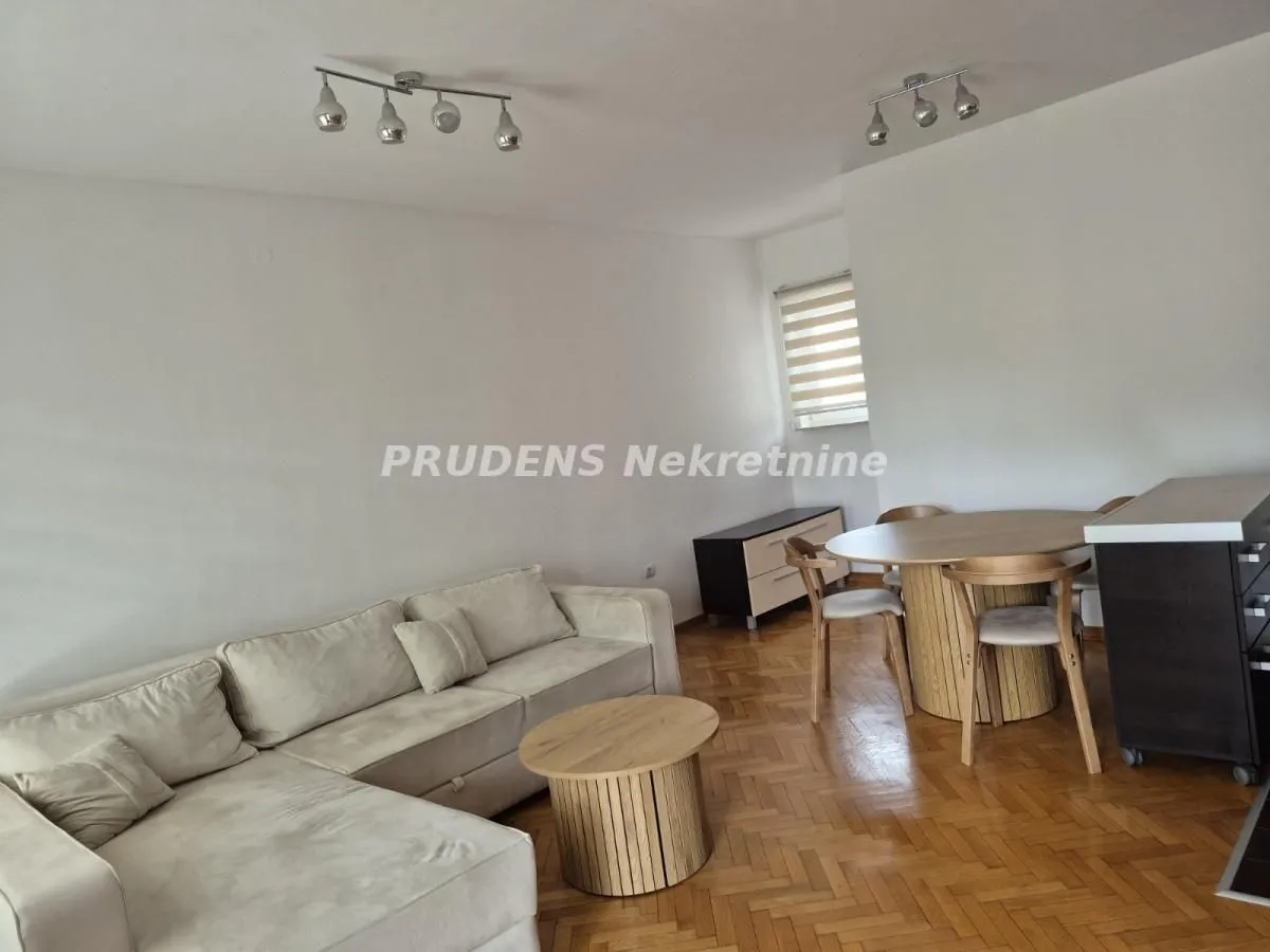 Izdavanje, dvosoban stan, 49m², Zvezdara Sve Podlokacije, Beograd