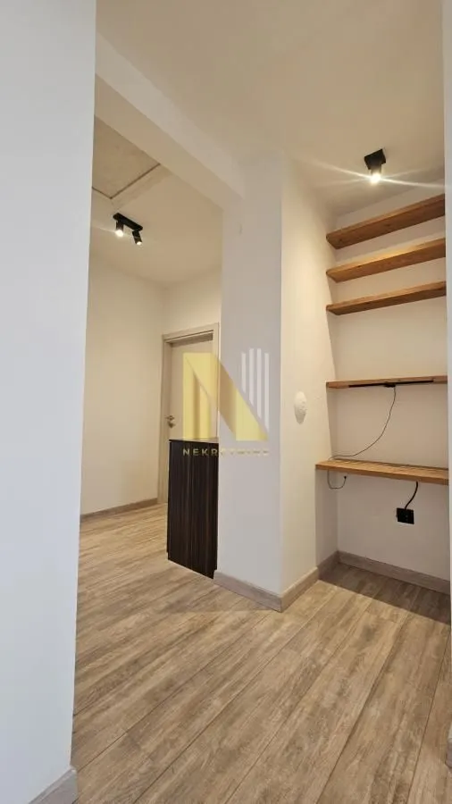 Prodaja, trosoban stan, 83m², Centar, Novi Sad