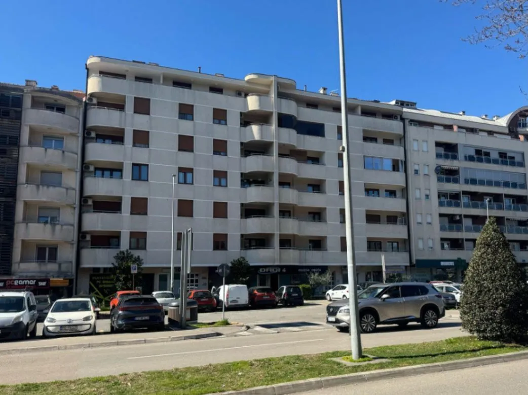 Prodaja, dvosoban stan, 105m², Preko Morače, Podgorica