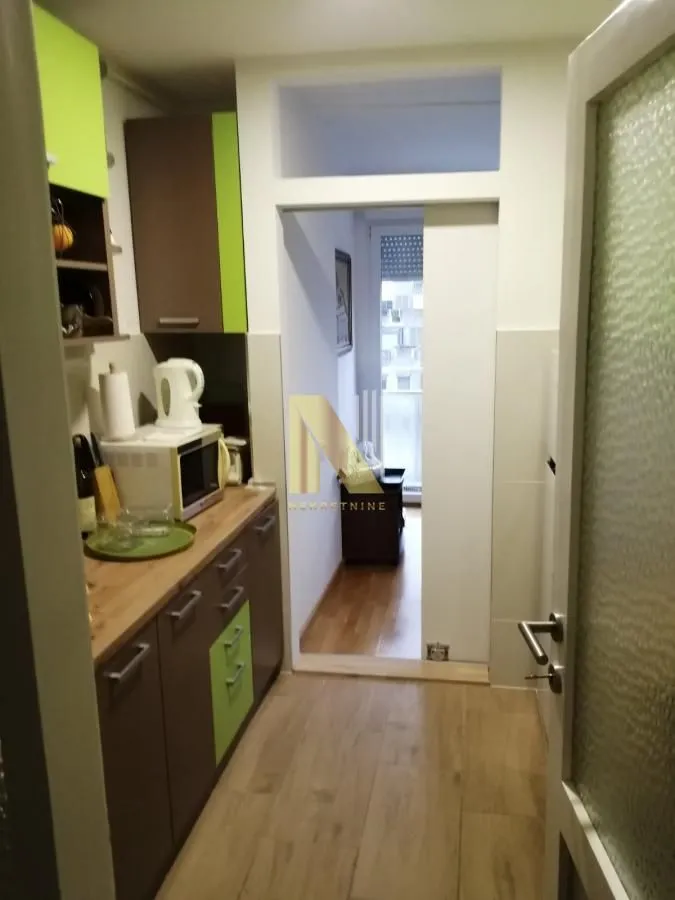 Izdavanje, dvosoban stan, 70m², Novi Sad, Srbija