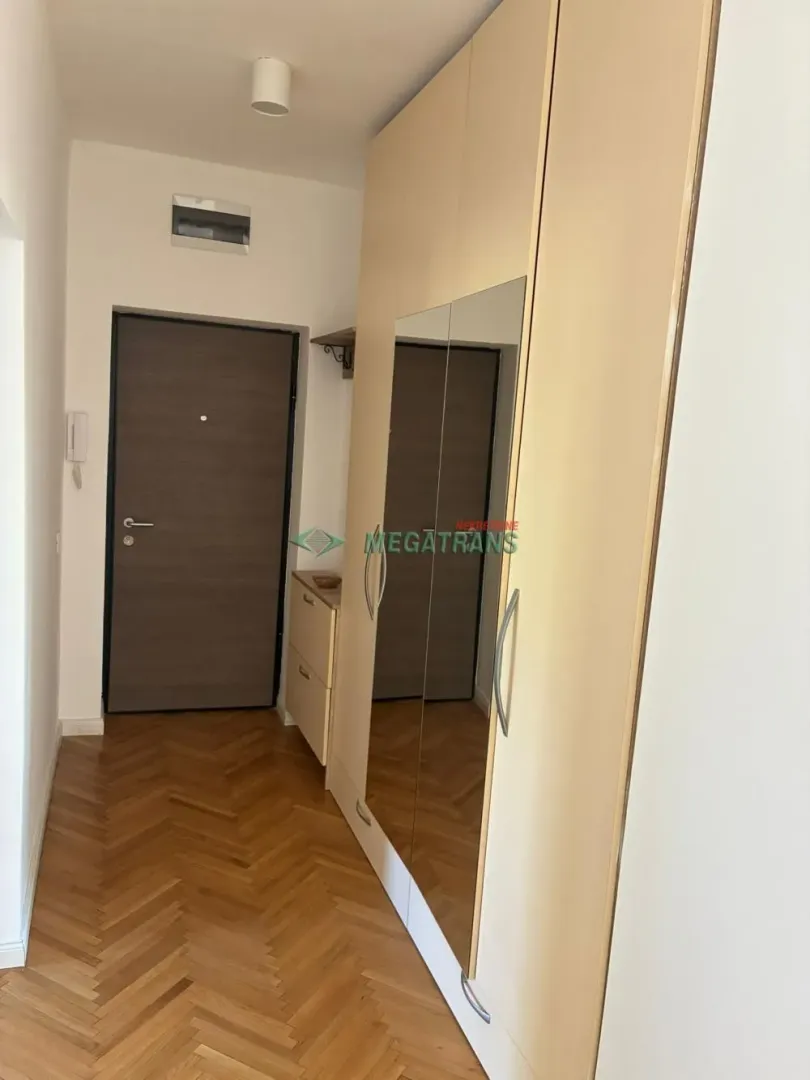 Izdavanje, trosoban stan, 74m², Centar, Novi Sad