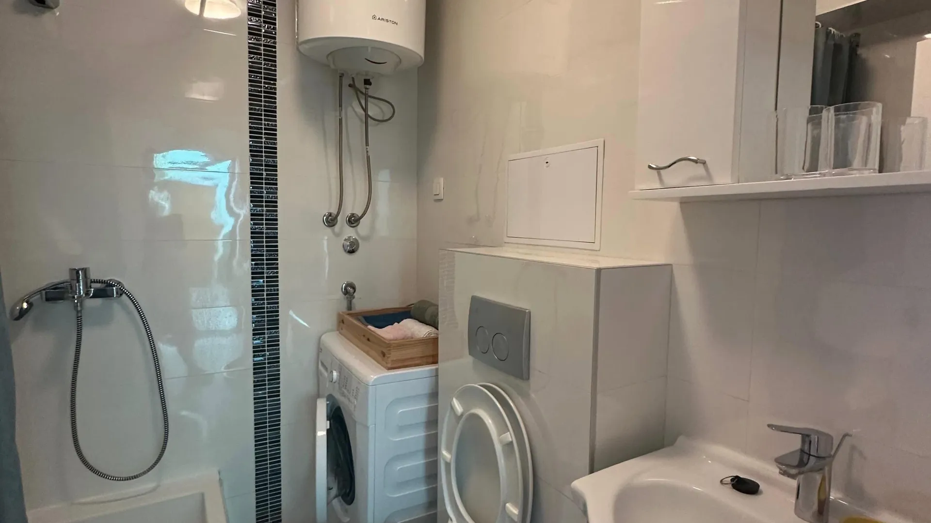 Izdavanje, dvosoban stan, 70m², Centar, Tivat