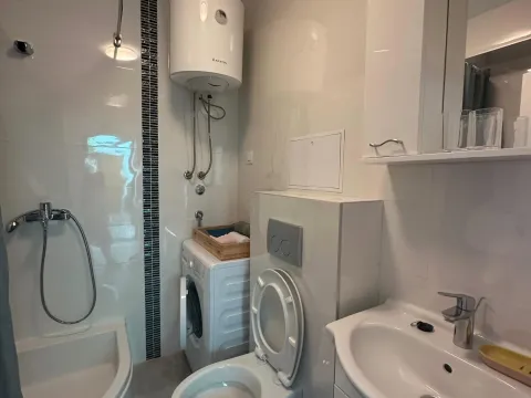 Izdavanje, dvosoban stan, 70m², Centar, Tivat - image 7
