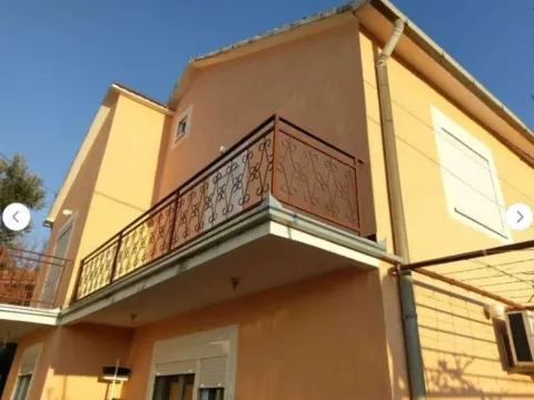 Prodaja,  kuća, 200m2, Tomba, Bar