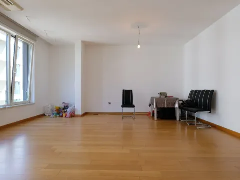 Rent, three bedroom apartment, 119m², Podgorica, Crna Gora - image 2