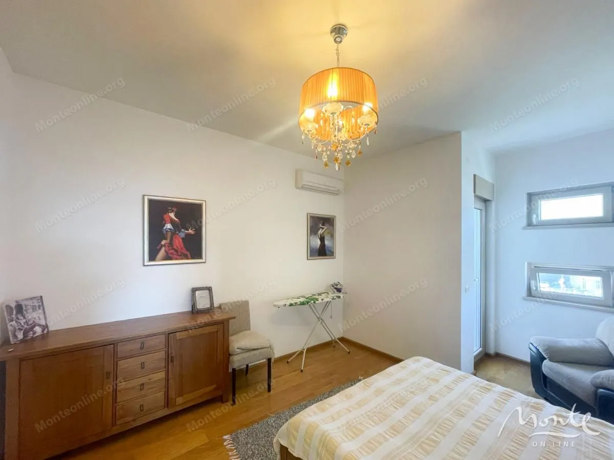 Sale, three bedroom apartment, 98m², Bečići, Budva