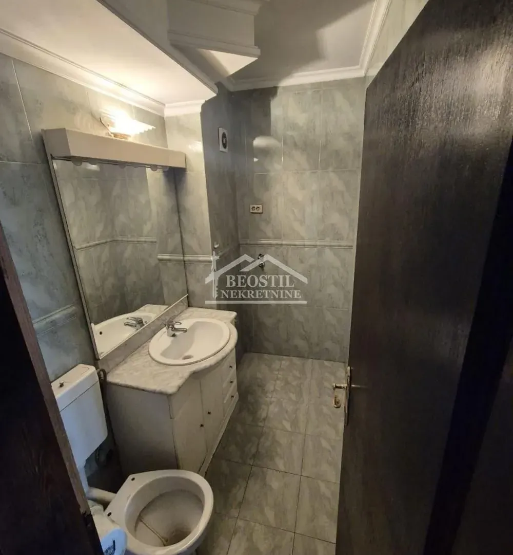 Prodaja, četvorosoban stan, 99m², Palata Pravde, Beograd