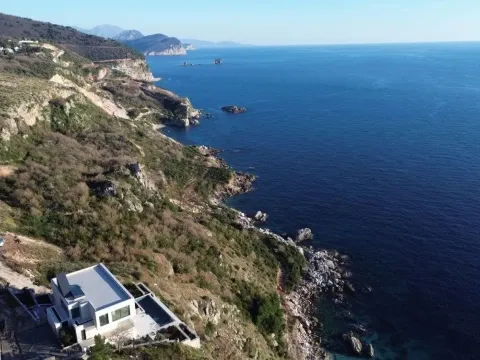 Zemljište in Kamenovo