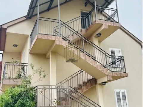 Izdavanje, dvosoban stan, 70m², Dalmatinska ulica, Podgorica - image 2