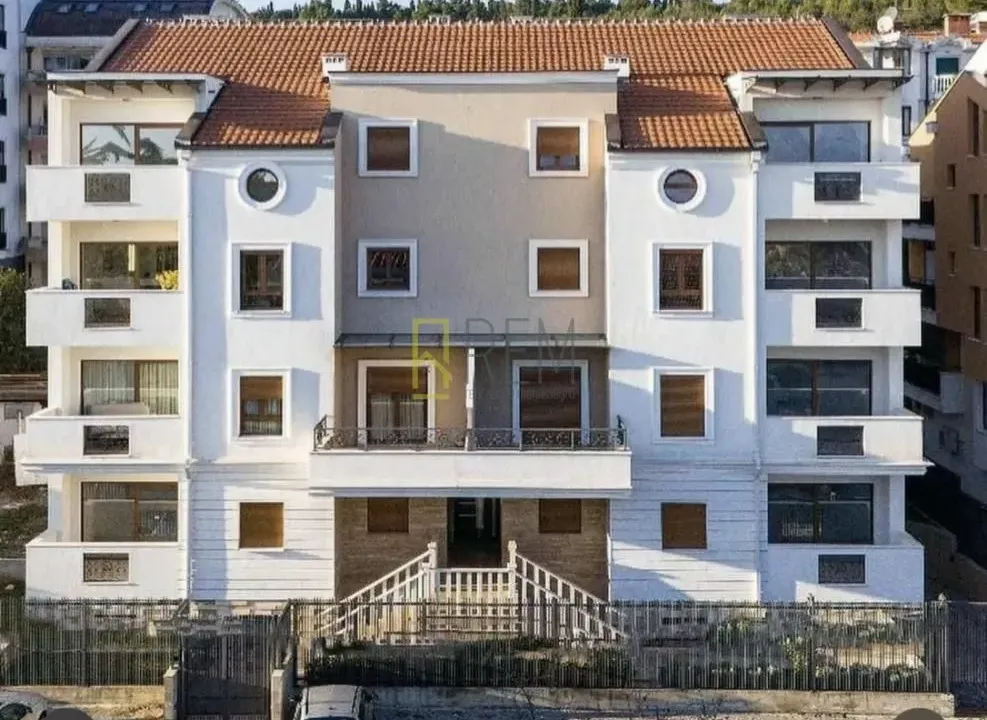 Prodaja, trosoban stan, 142m², Gorica C, Podgorica