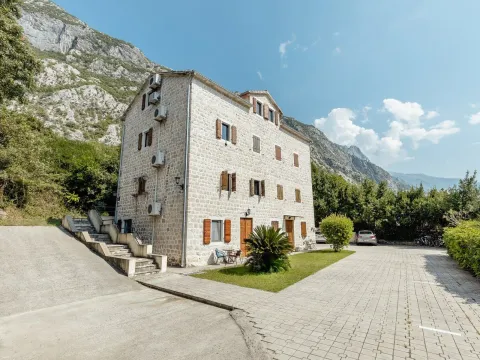 Sale, two bedroom apartment, 82m², Dobrota, Kotor - image 16